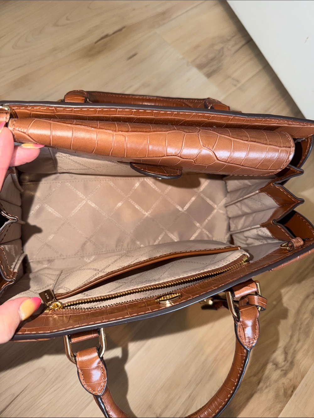 Michael Kors Zoe Medium Croc-Embossed Satchel - Picture 5 of 8